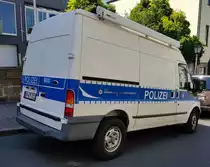 =Ford Transit der Bundespolizei Hünfeld, eingesetzt beim Tag des Blaulichts 2023 in Hünfeld. Zum ersten Hünfelder Tag des Blaulichts, am 17.06.2023, präsentierten DRK, THW, LaPo Hessen, Feuerwehr Hünfeld, DLRG, die Justiz und die Bundespolizei einen Teil ihrer Einsatzmittel und warben für ihre Einrichtungen.