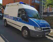 =Ford Transit der Bundespolizei Hünfeld, eingesetzt beim Tag des Blaulichts 2023 in Hünfeld. Zum ersten Hünfelder Tag des Blaulichts, am 17.06.2023, präsentierten DRK, THW, LaPo Hessen, Feuerwehr Hünfeld, DLRG, die Justiz und die Bundespolizei einen Teil ihrer Einsatzmittel und warben für ihre Einrichtungen.