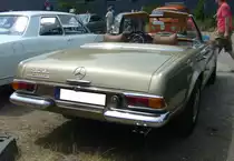 Heckansicht eines Mercedes Benz W113 (E28) 280SL. Oldtimertreffen an der  Alten Dreherei  in Mülheim an der Ruhr am 18.06.2023.