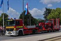 Mercedes Benz Actros, Schwerlastzug des CGDIS, fuhr bei der Militärparade in der Stadt Luxemburg mit. 23.06.2023