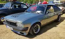 =Opel Manta B, Bj. 1979, 2300 ccm, 155 PS steht beim Oldtimertreffen in Ostheim, 07-2022. Im Fahrzeugsteckbrief schreibt der Besitzer:  Umbau Mancona 