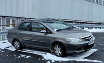 Honda City (Jazz Stufenheck so wie er von 2002 bis 2008 gebaut wurde). Foto: Dezember, 2021.