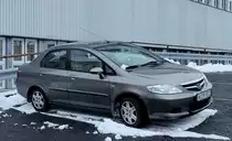 Honda City (Jazz Stufenheck so wie er von 2002 bis 2008 gebaut wurde). Foto: Dezember, 2021.