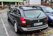 Rückansicht: Renault Laguna Mk2 Sport Tourer. Foto: Dezember, 2021.