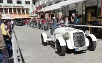=Adler RS, Bj. 1933, 1945 ccm, 78 PS, während der Präsentation der Rennteilnehmer des Rossfeldrennens  Edelweiss-Bergpreis  2022 im Markt Berchtesgaden.