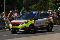 Peugeot 3008, des Luxemburgischen Roten Kreuz, fuhr bei der Milit�rparade in der Stadt Luxemburg mit. 23.06.2023