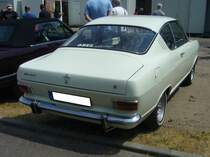 Heckansicht eines Opel Kadett B  Kiemencoupe  in der L-Ausstattung. Oldtimertreffen an der  Alten Dreherei  in Mülheim an der Ruhr am 18.06.2023.