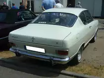Heckansicht eines Opel Kadett B  Kiemencoupe  in der L-Ausstattung. Oldtimertreffen an der  Alten Dreherei  in Mülheim an der Ruhr am 18.06.2023.