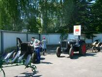 RS 01/40 Pionier mit Anhngepflug im Aufstellungsraum zum Heimatfest. Mit ihm begann die zeit der MAS/MTS