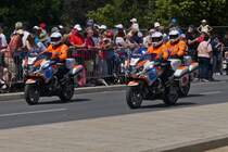 Eine kleine Motorradstaffel der Luxemburgischen Polizei, ist bei der Militärparade in der Stadt Luxemburg mit dabei. 23.06.2023