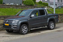 VW Amarok, abgestellt am Straßenrand. 05.2023