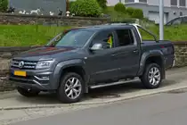 VW Amarok, abgestellt am Straßenrand. 05.2023