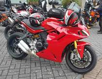 =Ducati Supersport steht abfahrbereit zur geführten Tour am Konrad- Zuse-Hotel in Hünfeld, 07-2022