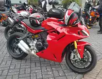 =Ducati Supersport steht abfahrbereit zur geführten Tour am Konrad- Zuse-Hotel in Hünfeld, 07-2022