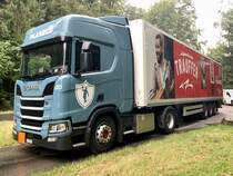 Scania Sattelzug der auch als Tourtruck bei Traufder Konzerten unterwegs war am 30.6.23 an der Hauptstrasse bei Münchenbuchsee parkiert.