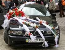 BMW 530d als Hochzeitwagen fotografiert in Lviv am 30-05-2009.