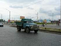 ZIL LKW fotografiert in Lviv, Ukrane am 02-06-2009.
