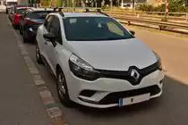 Renault Clio Break stand am Straßenrand. 06.2023