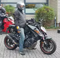 =KTM steht abfahrbereit zur geführten Tour am Konrad- Zuse-Hotel in Hünfeld, 07-2022