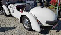 =Healey Silverstone, Bj. 1949, 2449 ccm, 101 PS, steht zur Präsentation der Rennteilnehmer des Rossbergrennens  Edelweiss-Bergpreis  2022 im Markt Berchtesgaden.