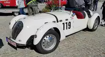 =Healey Silverstone, Bj. 1949, 2449 ccm, 101 PS, steht zur Präsentation der Rennteilnehmer des Rossbergrennens  Edelweiss-Bergpreis  2022 im Markt Berchtesgaden.