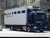 Mercedes mit Kastenaufbau in der Stadt Bern am 25.06.2023