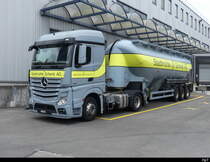 Mercedes Sattelschlepper für Mehl abgestellt in Ostermundigen am 01.07.2023