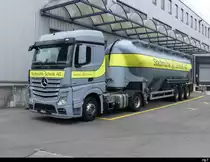 Mercedes Sattelschlepper für Mehl abgestellt in Ostermundigen am 01.07.2023