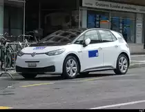 TL Lausanne - Dienstwagen  VW ID.3  Nr.26 abgestellt am Strassenrand in der Stadt Lausanne am 02.07.2023