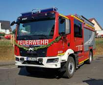 =MAN als HLF 10 der Freiwilligen Feuerwehr PETERSBERG-MARBACH, festlich geschmückt zur Fahrzeugsegnung im Juli 2023