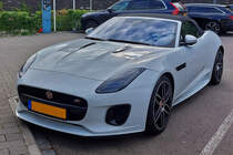 Jaguar F-Type stand auf einem Parkplatz, aufgenommen 07.2023