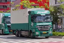 Mercedes Benz Container LKW, der Umzugsfirma Streff, gesehen  am Belval Plazza. 07.2023