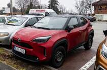 Roter Toyota Yaris Cross (Emotional Red heißt die Farbe). Foto: 12.2021.