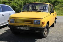 Ein gelber Wartburg , abgestellt in Rovensko pod Troskami.08.07.2023  10:00 Uhr.