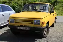 Ein gelber Wartburg , abgestellt in Rovensko pod Troskami.08.07.2023  10:00 Uhr.