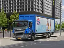 Scania P 360 Pritschenaufbau, eines Getr�nkeh�ndlers, aufgenommen in Belval Universit�. 07.2023