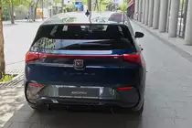 Heckansicht eines Cupra Born, gesehen auf dem B�rgersteig in Belval Universit�. 07.2023