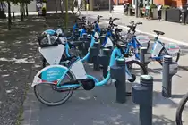 Mietr�der der Stadt Esch an der Alzette an der Radstation am Bahnhof Belval Universit�. 07.2023

