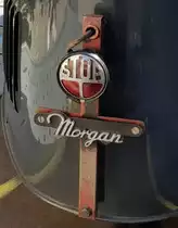 =Stoplicht des Morgan Three Wheeler Super Sport, Bj. 1933, 1050 ccm, 110 PS, gesehen bei der Präsentation der Rennteilnehmer des Rossbergrennens  Edelweiss-Bergpreis  2022 im Markt Berchtesgaden.