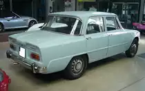 Profilansicht einer Alfa Romeo Giulia 1300ti. Classic Remise Düsseldorf am 12.07.2023.