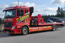 Mercedes Benz Actros Abschleppfahrzeug aus dem belgischen Grenzgebiet, gesehen auf einem Parkplatz im Norden von Luxemburg. 07.2023
 

