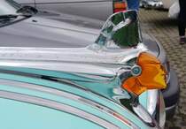 =Frontfigur des Pontiac Chieftain, gesehen bei der Technorama Kassel im März 2023