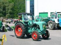 Famulus RS14/36 mit 2Schar Wendepflug nimmt Aufstellung zum Umzug beim Heimatfest