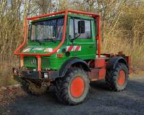 =Unimog steht abseits einer Baustelle in Petersberg-Marbach im Januar 2023