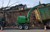 =JENZ-Schredder, eingesetzt auf einer Baustelle in Petersberg-Marbach, 01-2023