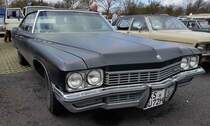 =Buick Le Sabre fourdoor Sedan aus dem Modelljahr 1972 steht auf der Ausstellungsfläche der Technorama 2023 in Kassel