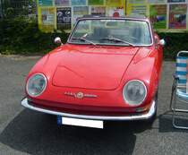 Abarth 1000 OT Spider in der Karosserie des Fiat 850 Fiat 850 Spider der ersten Serie, gebaut von 1965 bis 1968. Dieses flotte, zweisitzige, Cabriolet basiert auf dem Fiat 850 Coupe. Der im Heck verbaute, wassergekühlte Vierzylinderreihenmotor leistet im Fiat 49 PS aus 843 cm³ Hubraum. Hier wurde durch Abarth der Hubraum auf 982,2 cm³ aufgebohrt. Dadurch leistet der Motor dann 62 PS. Kleinwagentreffen an Mo´s Bikertreff in Krefeld am 22.07.2023.