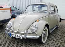 =VW Käfer, ausgestellt auf der Freifläche der Technorama Kassel im März 2023