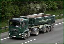 MAN TGA 18.430(?) von Latussek ist am 16.04.2009 bei Schwerte-Ergste unterwegs.
