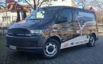 =VW T6 eines Servicebetriebes für Kaffeemaschinen steht im Februar 2023 in Hünfeld